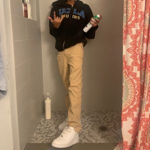 Meet your Posher, Logan